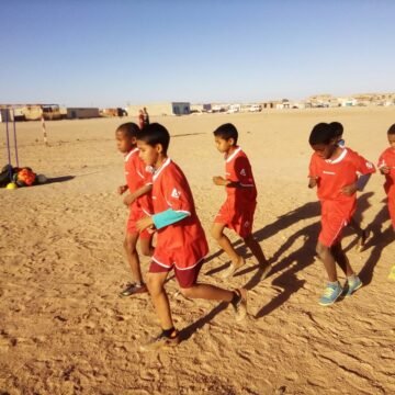 Fútbol en Sahara Occidental: sin dinero, con los pies descalzos… y de Messi · muchodeporte.com