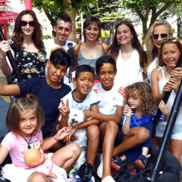 Seis maletas de sonrisas y sueños que viajan desde el Sahara hasta Miranda en verano | El Correo