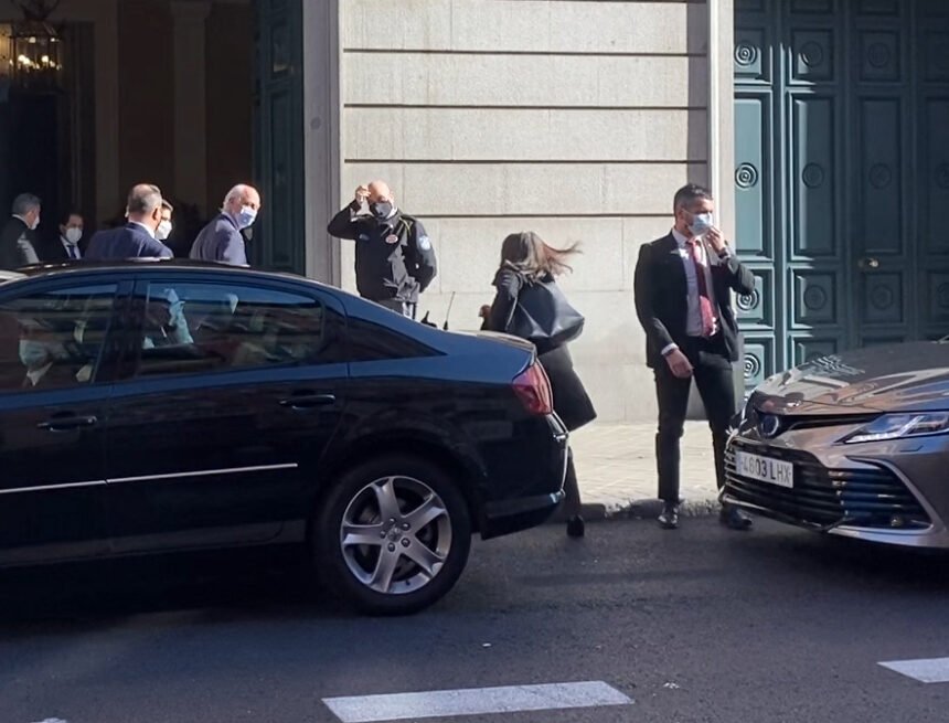 secuencia_361.00_00_31_00.imagen_fija001 Reciben en Madrid al enviado de la ONU, Staffan De Mistura, con las consignas ¡Sahara Libertad! (VIDEO) | Sahara Press Service