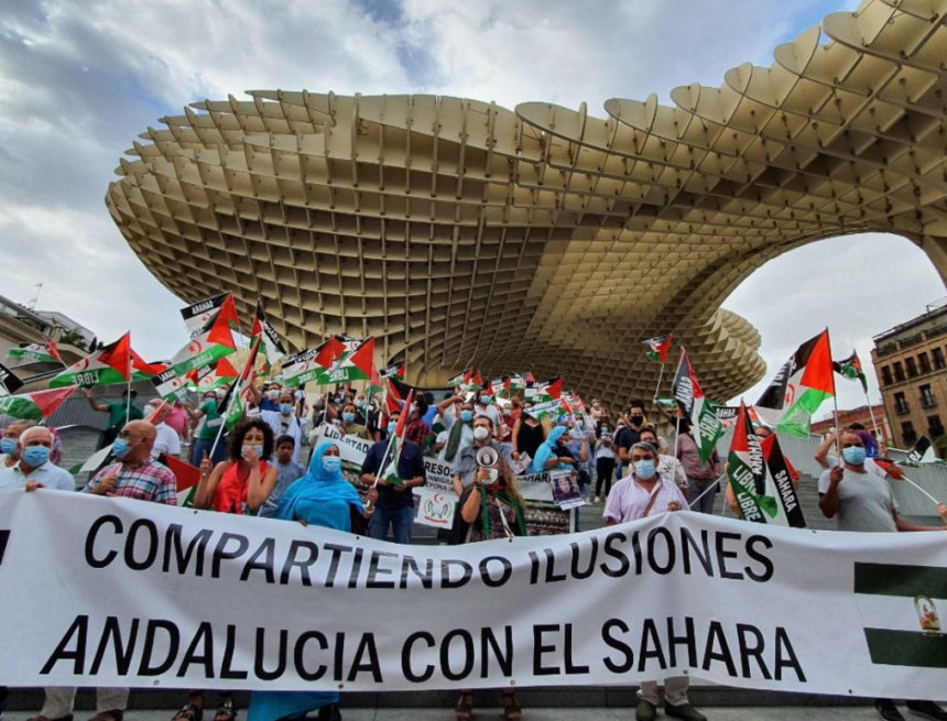 Manifestación en Sevilla en apoyo al pueblo saharaui: «Compartiendo ilusiones» «Andalucía con el Sáhara»
