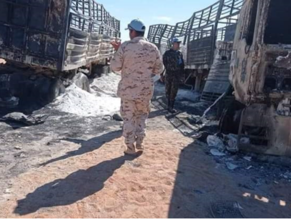 Fuerzas militares de la MINURSO visitan el convoy mercante argelino bombardeado por Marruecos que dejó 3 civiles muertos