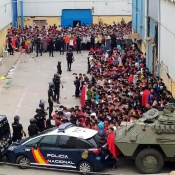 Bruselas advierte a Marruecos de que Ceuta es también »frontera europea» y le insta a controlar la crisis migratoria