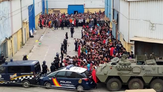 Bruselas advierte a Marruecos de que Ceuta es también »frontera europea» y le insta a controlar la crisis migratoria