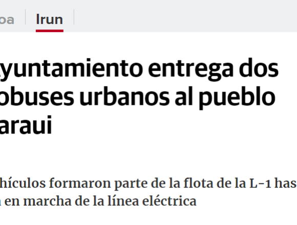 Irún: El Ayuntamiento entrega dos autobuses urbanos al pueblo saharaui