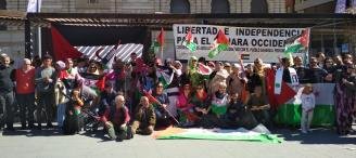 La delegación saharaui de Alicante ha organizado hoy una concentración para conmemorar el 43 aniversario de la RASD