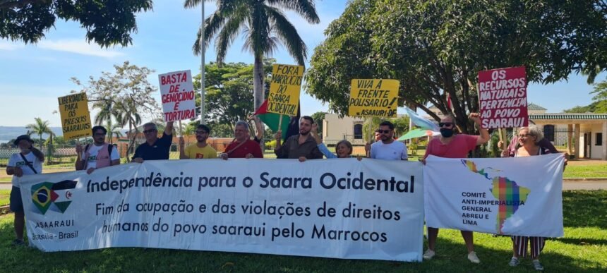 Activistas y defensores de derechos humanos protestan frente a la embajada marroquí en la capital de Brasil | Sahara Press Service