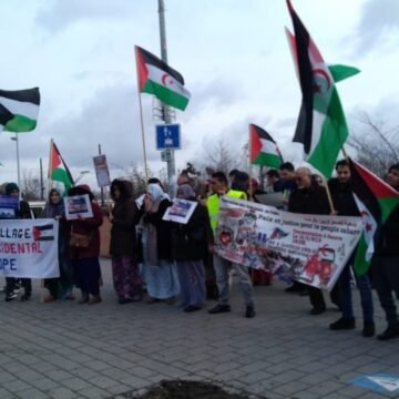 Ante acuerdos comerciales UE y Marruecos, manifestantes saharauis en Estrasburgo rechazan maniobras de la Comisión Europea destinadas a continuar saqueando los recursos saharauis | Sahara Press Service