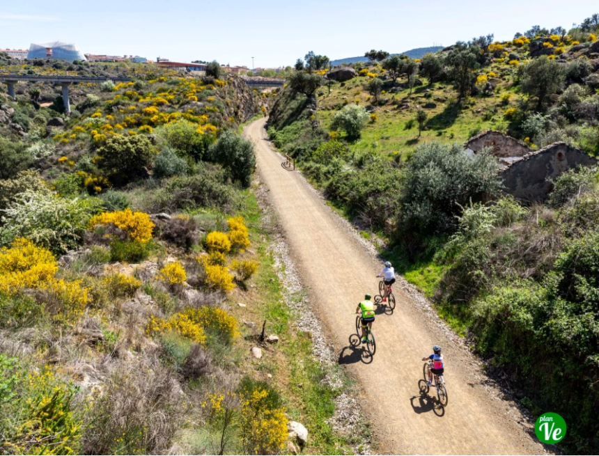 Pedalea y ayuda al pueblo saharaui, por dos tramos de Vía Verde del norte de Cáceres: Monfragüe y la Ruta de la Plata.