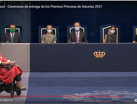 Teresa Perales en la entrega del Premio Princesa de Asturias de Deportes: «Mamá, que me voy al desierto saharaui a llevar latas de sardinas en un 4×4 a los campamentos de refugiados… y, ella… pues habrá que inventar algo para que vayas al baño en las dunas»