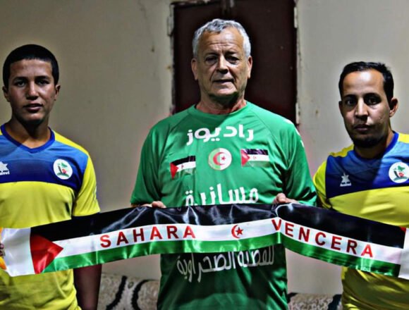 1700443081365263-0 ‘Lakhdar Belloumi juega por el Sáhara’; solidaridad en el terreno de juego en los campamentos saharauis