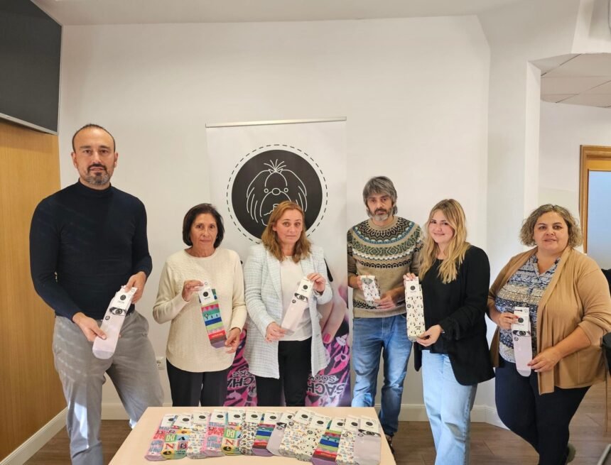 2023112716365358234 CANTABRIA | Los ‘Calcetines Solidarios’ de la asociación contra el bullying llegarán a los campamentos de refugiados saharauis