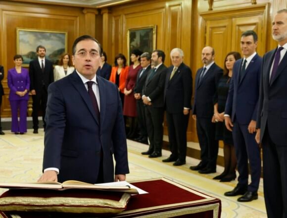 Los 22 ministros del nuevo Gobierno de Pedro Sánchez prometen sus cargos ante el rey Felipe VI La prensa oficialista marroquí celebra como una victoria propia el Gobierno continuista de Sánchez – Francisco Carrión en el Independiente