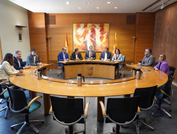 DSC09682-2 La Ponencia Paz para el Pueblo Saharaui de las Cortes de Aragón ha mantenido esta mañana un encuentro con una delegación de la República Árabe Saharaui Democrática