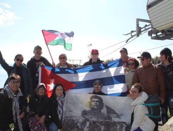 bandera_saharaui_ondea_en_cumbre_andina_001 Bandera de la RASD flamea a cuatro mil metros de altura en cumbre andina ecuatoriana | Sahara Press Service (SPS)