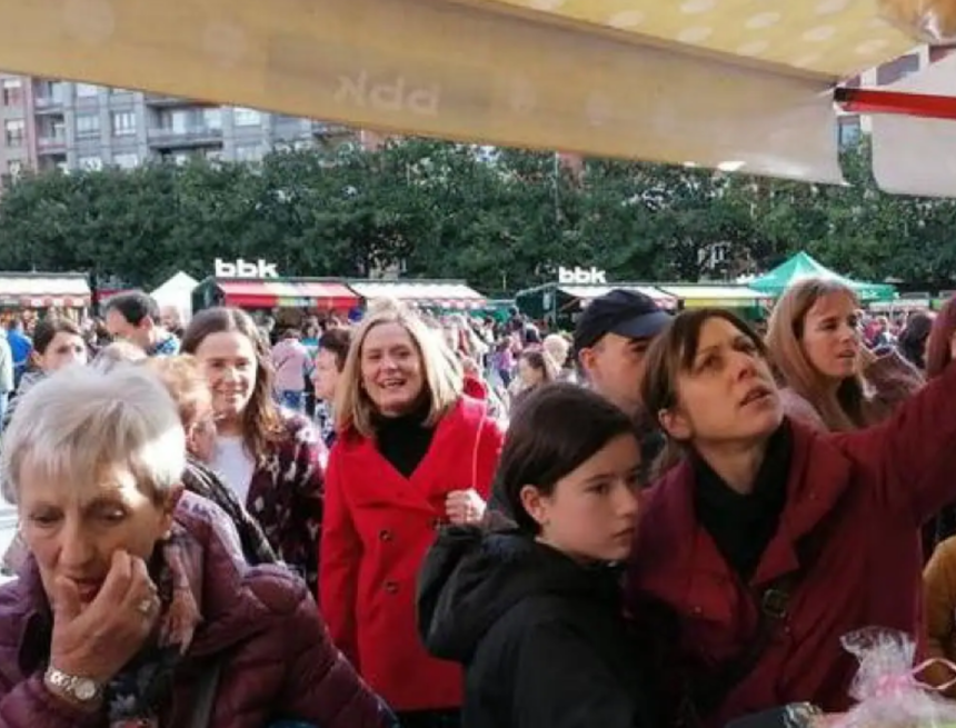 Un gran mercado de juguetes dotará de desayunos a una escuela del Sáhara | El Correo