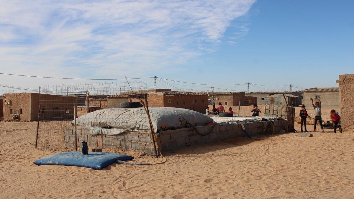 Depósitos en los que las familias almacenan el agua.