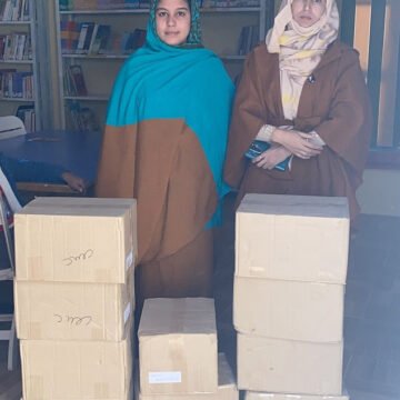 Llegan los libros a la Biblioteca Bubisher de Smara en los campamentos saharauis
