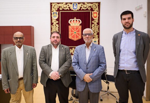 El presidente del Parlamento de Navarra recibe al nuevo delegado del Frente Polisario