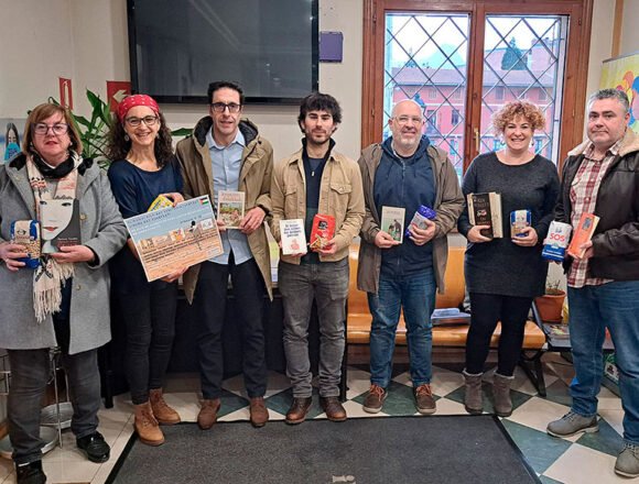CARAVANA SOLIDARIA 2024: La biblioteca de Iurreta intercambia libros por alimentos para los campamentos saharauis | durangon.com