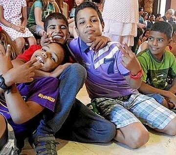 DONOSTIA-SAN SEBASTIÁN: El Ayuntamiento busca familias donostiarras para acoger niños y niñas saharauis en verano