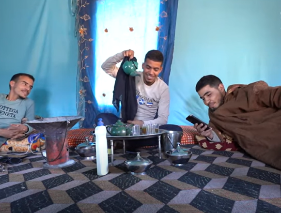 TV Saharaui | Continúa la emisión de اخروجو فاللوجو Jruju fi lujo (Tonterías en el exilio)… de TASUFRA. (En hassanía حسانية, claro) #رمضان_مباركツ cap. 3