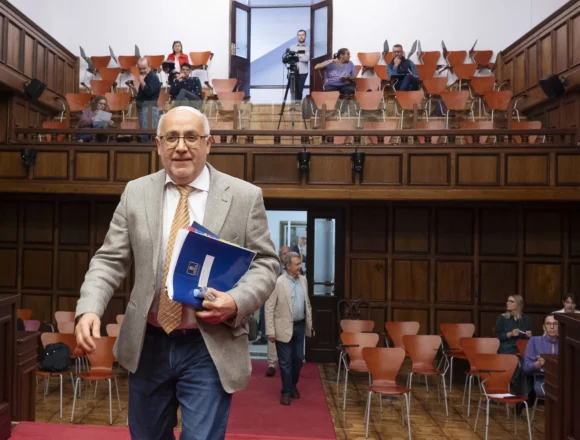 El presidente del Cabildo grancanario dice que las maniobras de Marruecos proyectan una «sombra bélica» sobre las islas