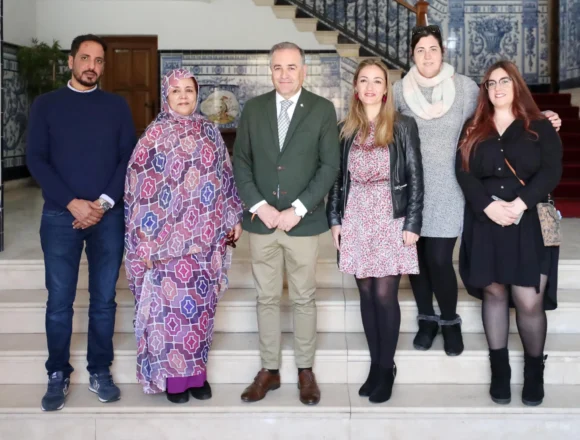 El Ayuntamiento de Talavera de la Reina recibe a los representantes del Pueblo Saharaui con motivo de la Fiesta de las Mondas