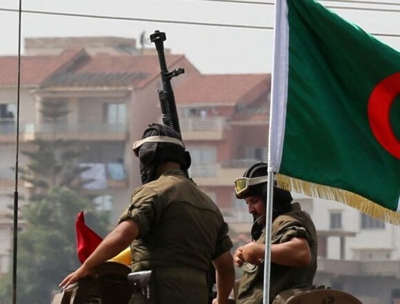 2025, des militaires algériens ciblent Toulon : les scénarios de guerre de l’armée française – L’Express