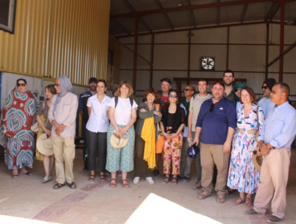 La delegación navarra desplazada a los campamentos de refugiados saharauis continúa con su visita institucional | Parlamento de Navarra