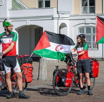 Solidarité/Sahara occidental : arrivée en vélo du célèbre couple de militants suédois à Lyon – AL24 News