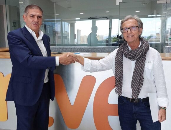 descarga RTVE Canarias dona 280 equipos para formación profesional y refugiados saharauis