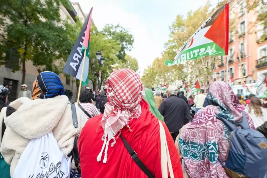 La «arena en los ojos» que oculta la memoria colonial de España en Marruecos y el Sáhara Occidental | Público