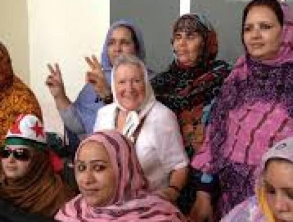 nora_con_madres_de_presos_y_desaparecidos_saharauis El Presidente de la República envía condolencias por el deceso de la Madre de Plaza de Mayo, Nora Irma Morales de Cortiñas | Sahara Press Service (SPS)