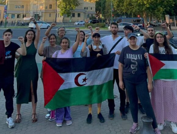 Universitarios de Sevilla protestan contra el homenaje a Felipe González, «una falta de sensibilidad» – La Voz del Sur