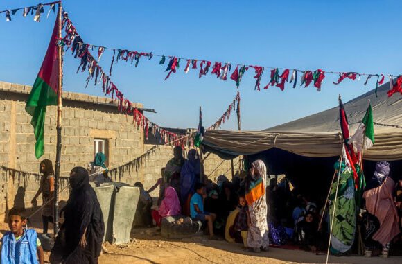 DÍA MUNDIAL DEL REFUGIADO | Los baúles del retorno saharaui que se quedaron en los campamentos de Tinduf – Vivir Ediciones