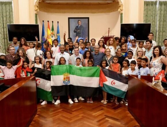 Cincuenta menores saharauis del programa ‘Vacaciones en paz’ visitan Diputación de Badajoz