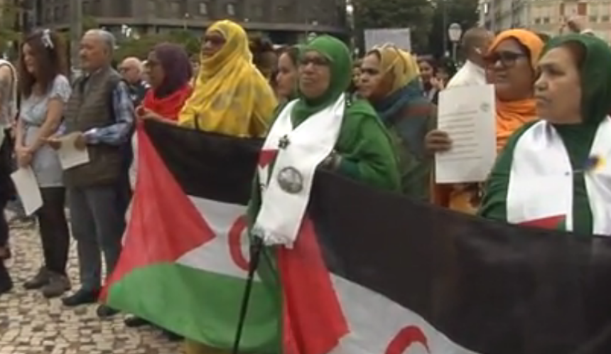 Aplazada la deportación de Youssef E. M. a Marruecos desde el aeropuerto de Bilbao: El piloto del vuelo de AirArabia con destino a Tánger se ha negado a llevarlo a bordo por razones de seguridad