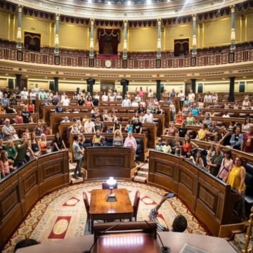 VACACIONES EN PAZ: Niños y niñas saharauis en los escaños del Congreso de los Diputados | Contramutis