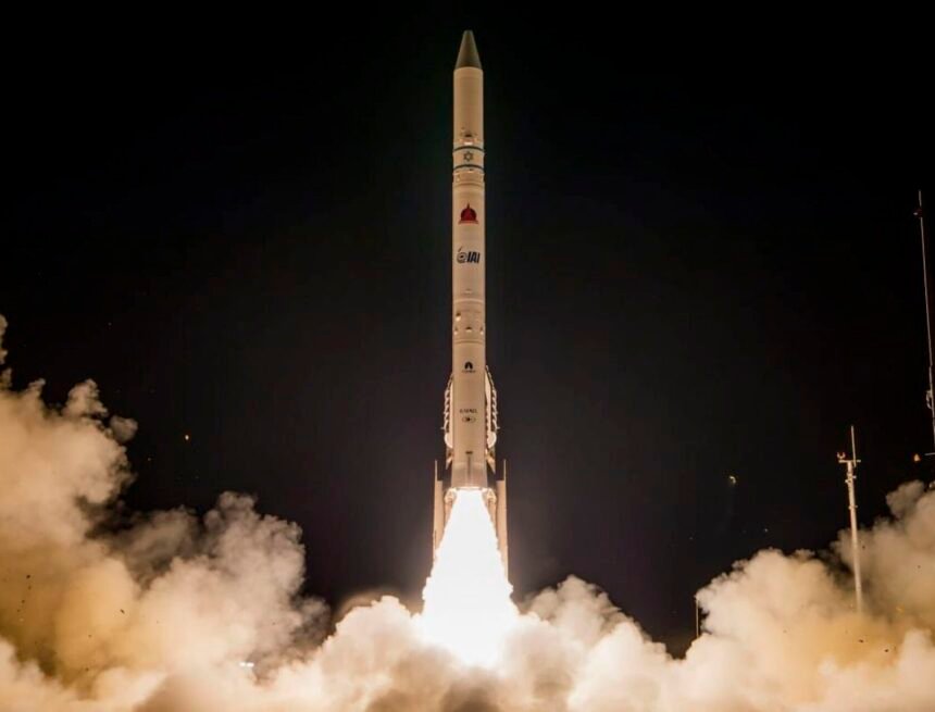 Marruecos compra dos satélites espía (925 millones de euros) a Israel. Servirán para vigilar a Argelia, el Polisario y de paso al Estrecho de Gibraltar y España.