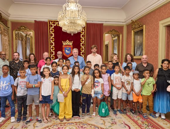 240809recepsaharauisq5a9808 El Ayuntamiento de Pamplona recibe a una delegación de menores saharauis procedentes de Tindouf gracias al programa ‘Vacaciones en paz’ | Ayuntamiento de Pamplona