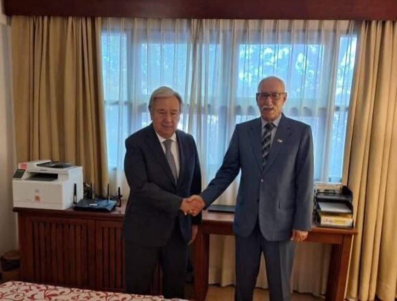 Sáhara Occidental | El presidente saharaui se reúne con Antonio Guterres en la celebración del vigésimo quinto aniversario del referéndum de autodeterminación en Timor Oriental