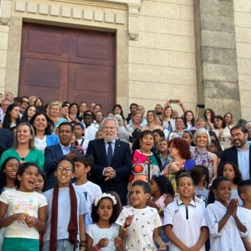 El Parlamento de Galicia recibe a los niños y niñas saharauis que pasarán su verano en Galicia – Parlamento de Galicia