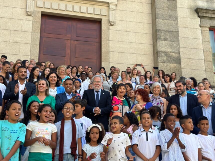 El Parlamento de Galicia recibe a los niños y niñas saharauis que pasarán su verano en Galicia – Parlamento de Galicia