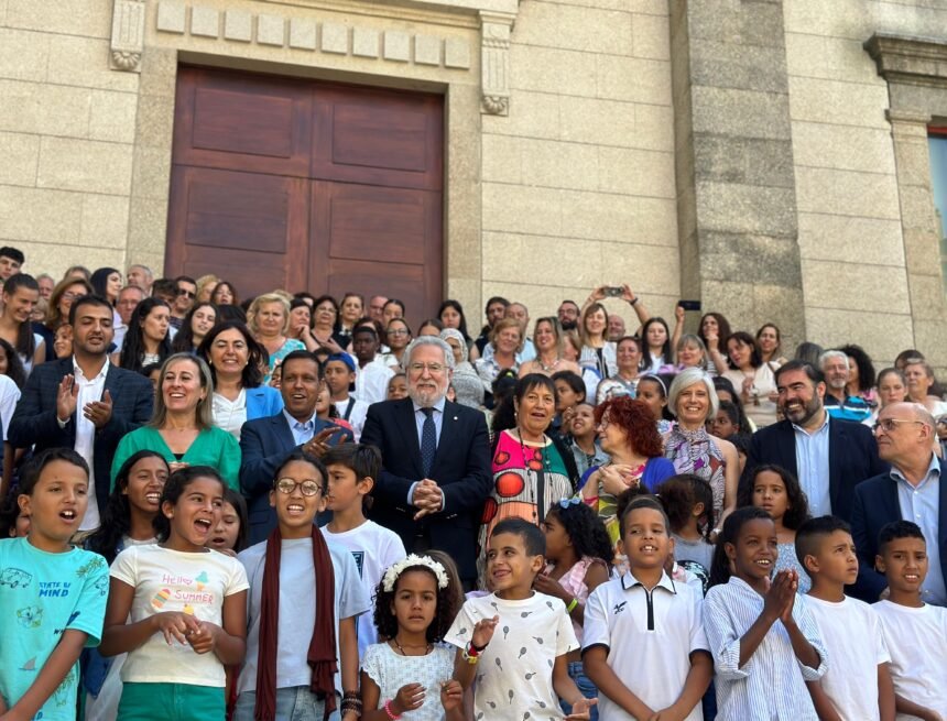 El Parlamento de Galicia recibe a los niños y niñas saharauis que pasarán su verano en Galicia – Parlamento de Galicia