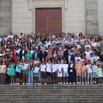 O Parlamento de Galicia recibe aos nenos e nenas saharauis que pasarán o seu verán en Galicia – Parlamento de Galicia