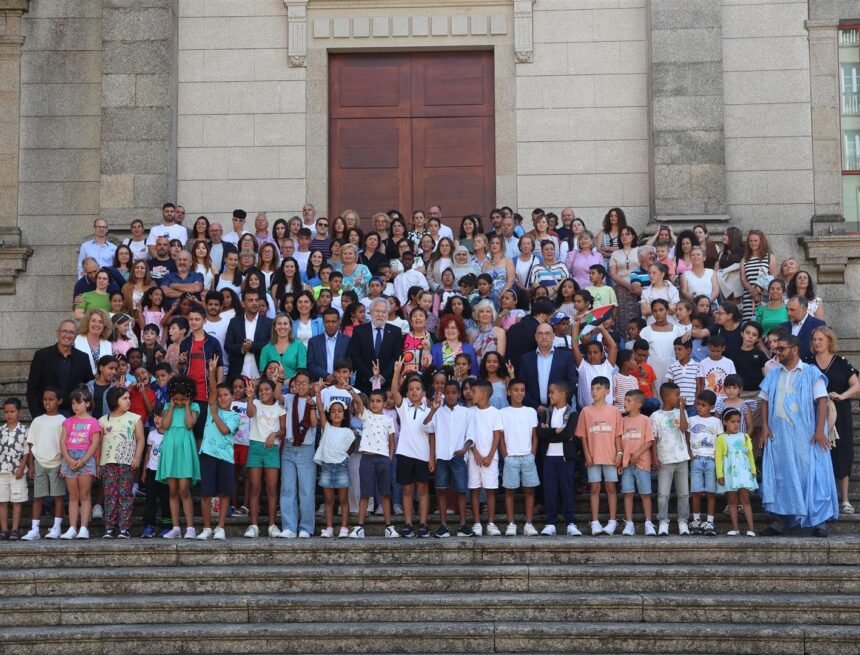 O Parlamento de Galicia recibe aos nenos e nenas saharauis que pasarán o seu verán en Galicia – Parlamento de Galicia