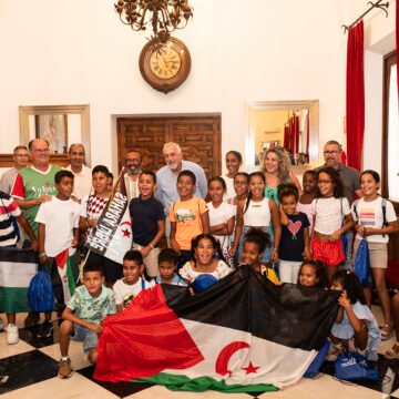 Recibimiento de las niñas y niños saharauis participantes en el programa “Vacaciones en Paz” – Diputación de Cáceres