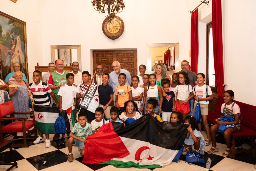 Recibimiento de las niñas y niños saharauis participantes en el programa “Vacaciones en Paz” – Diputación de Cáceres