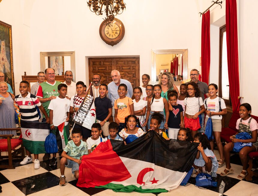 Recibimiento de las niñas y niños saharauis participantes en el programa “Vacaciones en Paz” – Diputación de Cáceres