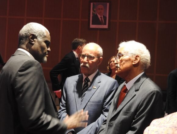 El Presidente de la República conversa con delegaciones participantes en la ceremonia de investidura del presidente mauritano | Sahara Press Service (SPS)